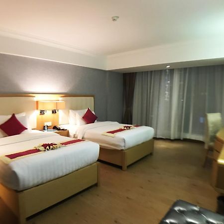 Discovery Hotel Пномпень Экстерьер фото