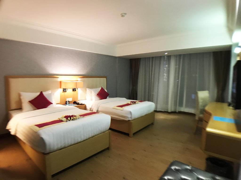 Discovery Hotel Пномпень Экстерьер фото
