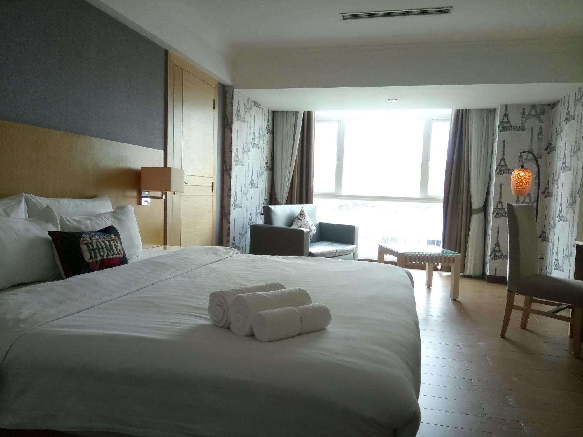 Discovery Hotel Пномпень Экстерьер фото