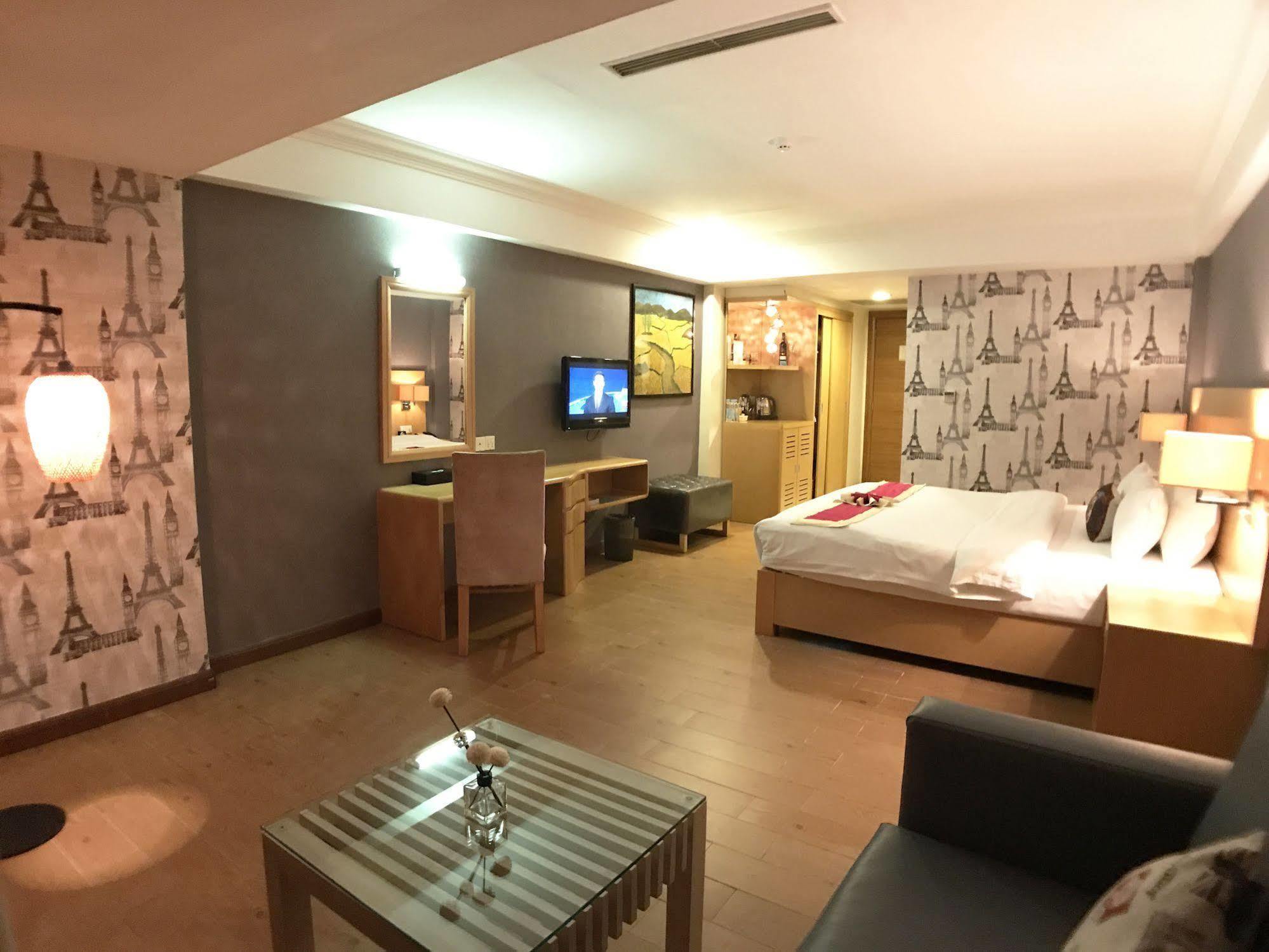 Discovery Hotel Пномпень Экстерьер фото