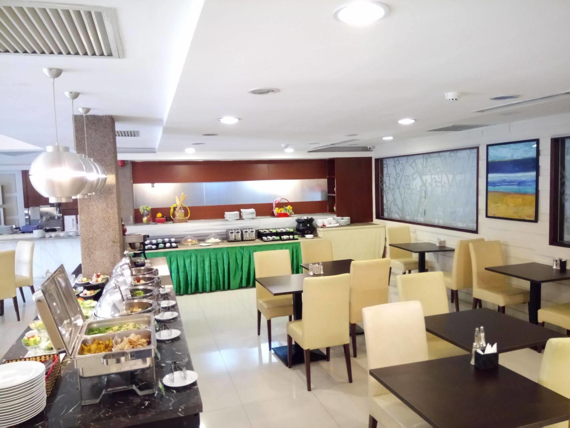 Discovery Hotel Пномпень Экстерьер фото